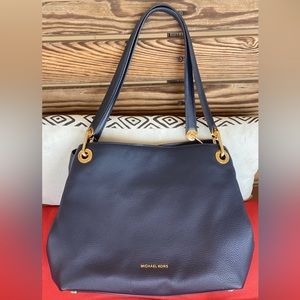 🎀 Michael Kors shoulder bag color admiral navy never been used